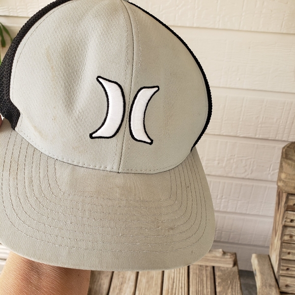 Hurley Ball Cap gray black cap Two Tone Snap Back Mesh - Picture 2 of 3